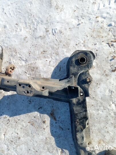 Подрамник передний Hyundai Santa Fe classic G6BA