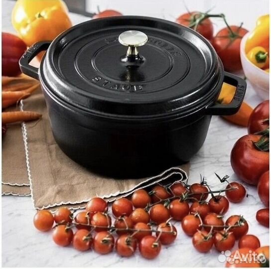 Кастрюля чугунная staub