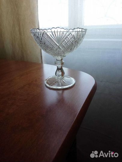 Ваза на ножке