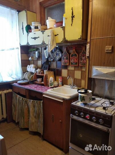 Кроссовки женские