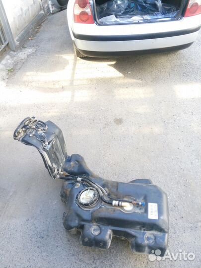 Бензобак в комплекте на Фольксваген пассат Б5+