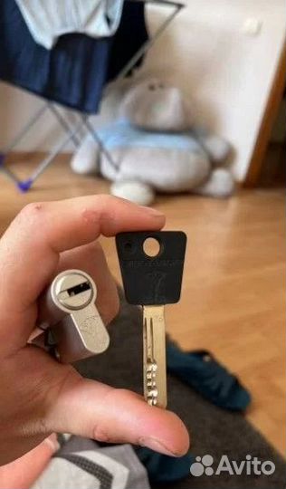 Вскрытие и замена замков / установка замков