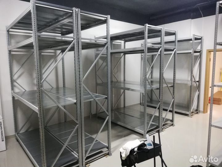 Среднегрузовые стелажи и полочные в наличии
