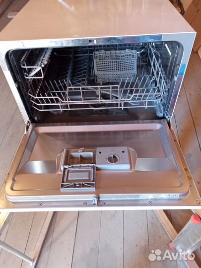 Настольная посудомоечная машина Електролюкс