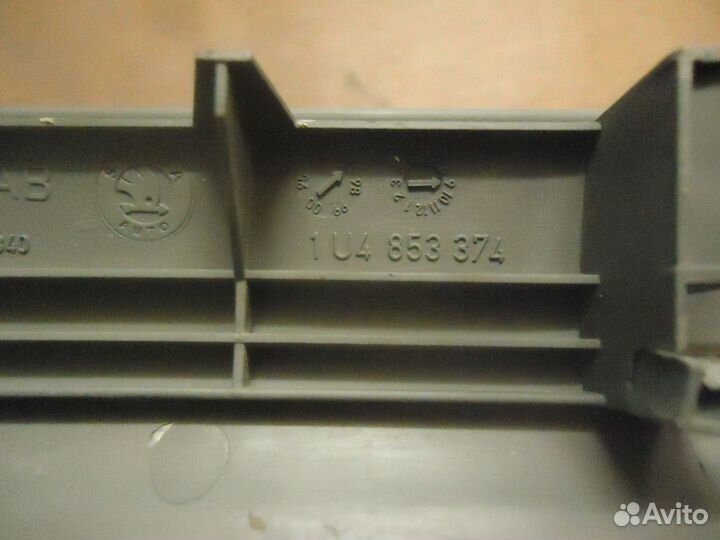 1U4853374 накладка порога правая Skoda Octavia I