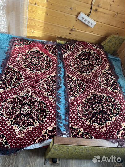 Пледы и покрывало