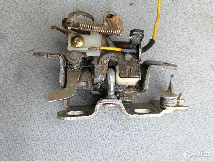 Замок багажн.с ответ.частью Mazda 626 GE 1992-1997