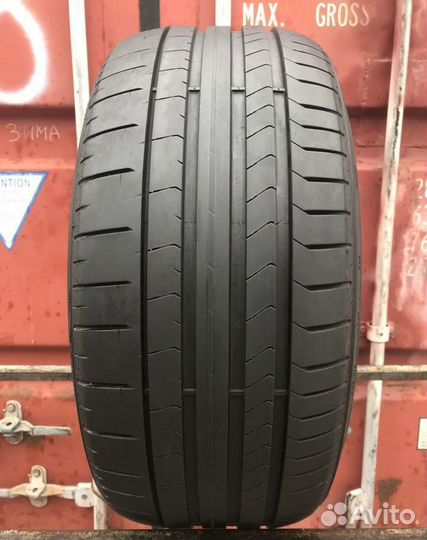 Pirelli P Zero PZ4 245/35 R19 100L