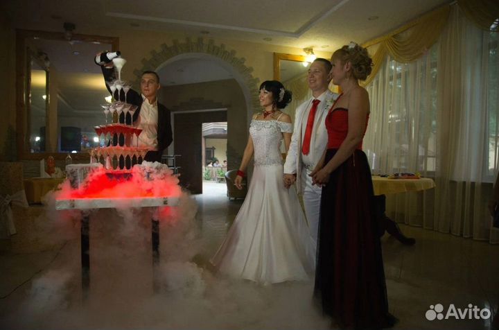 Пирамида из бокалов шампанского/Горка с шампанским