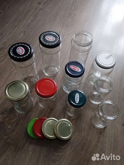 Банки с крышками и без