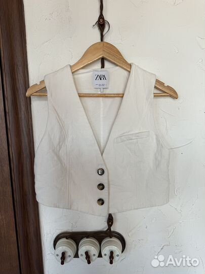 Жилетка zara короткая
