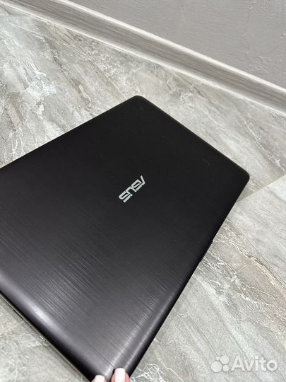 Ноутбук asus