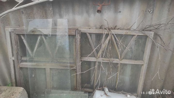 Старые оконные рамы