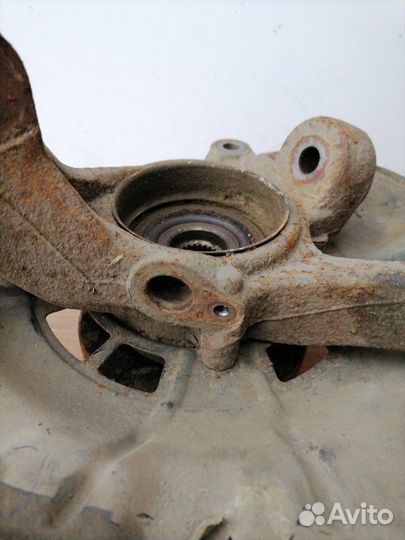 Кулак + ступица Toyota Camry V40 Тойота Камри лев