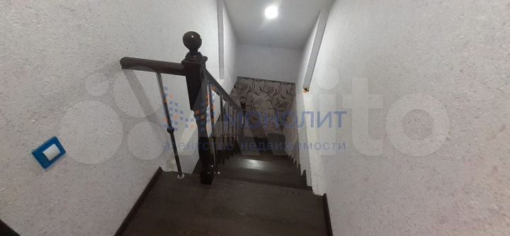 Дом 212 м² на участке 7,7 сот.