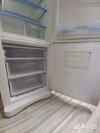 Холодильник бу indesit