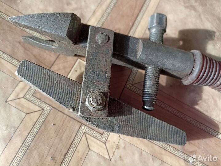 Съемник рулевых тяг,шаровых опор