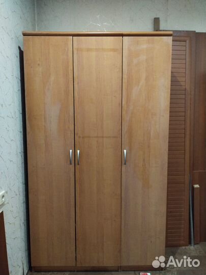 Шкаф распашной