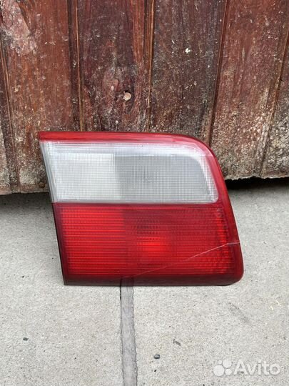 Задняя фара на крышку багажника Опель Омега Б Рест
