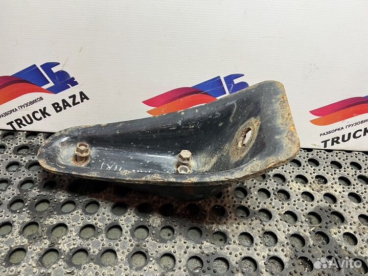 Кронштейн амортизатора передний