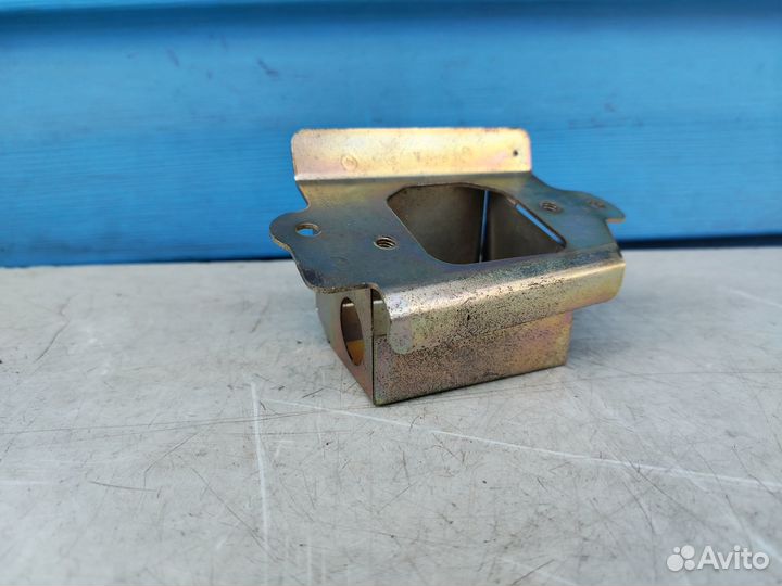 Кожух замка багажника Mercedes W210 95-02