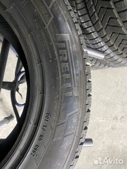 Pirelli Carrier Winter 215/65 R16C