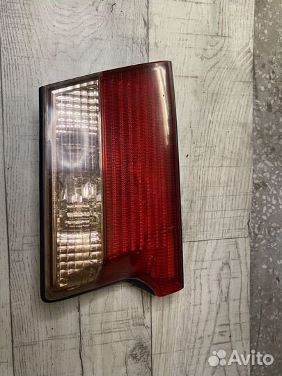 Задние левые стопаки Nissan Sunny