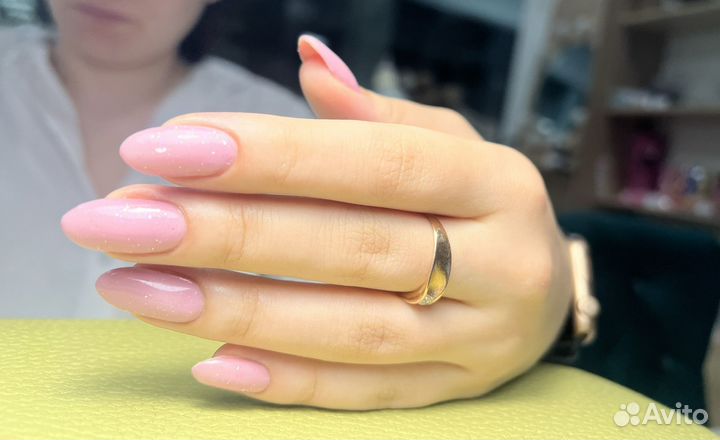 Модель на маникюр