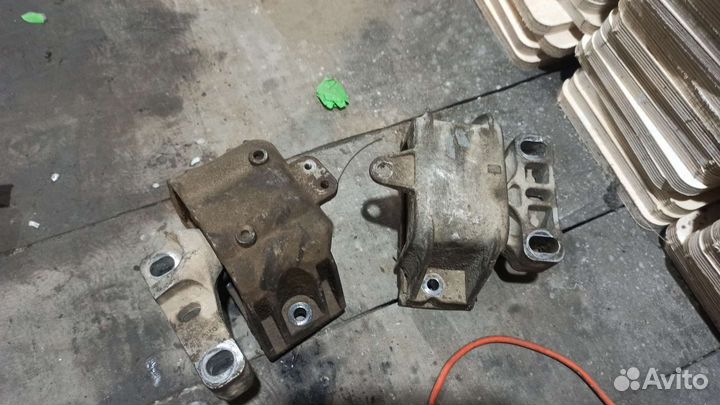 Подушки двигателя на Фольксваген гольф 4