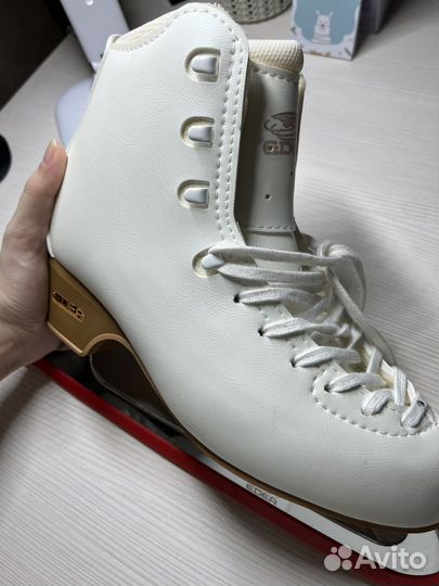 Фигурные коньки edea 255