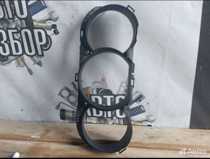 Сузуки Гранд Витара 2.0 накладка щитка приборов