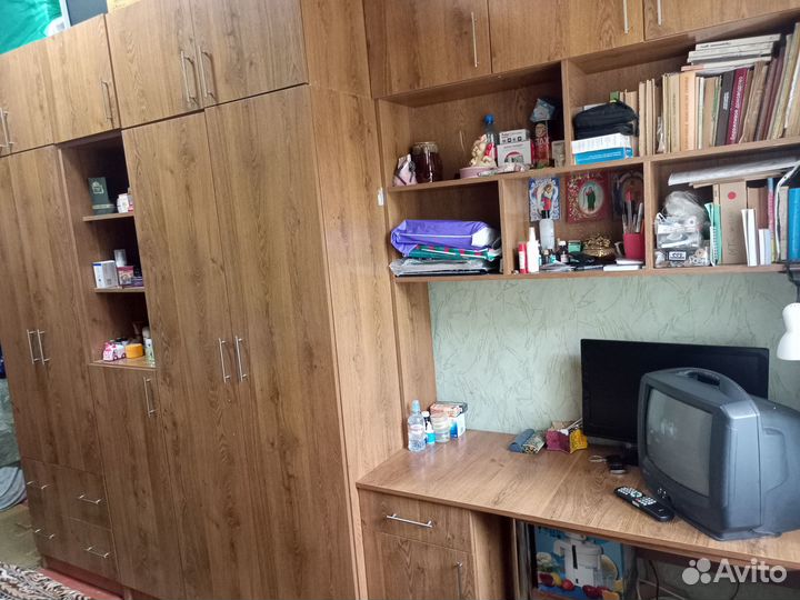 Компьютерный стол и шкаф