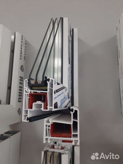 Пластиковое пвх окно и алюминиевый балкон