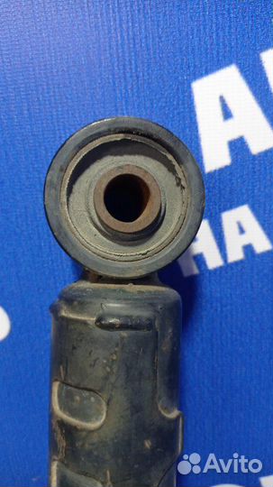 Передняя правая стойка амортизатора Lexus Gs350