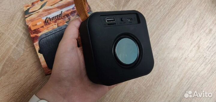 Беспроводная блютуз колонка