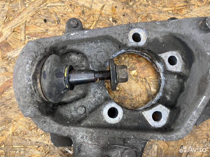 Кулак передний правый Jaguar XF X250 CC9 2010