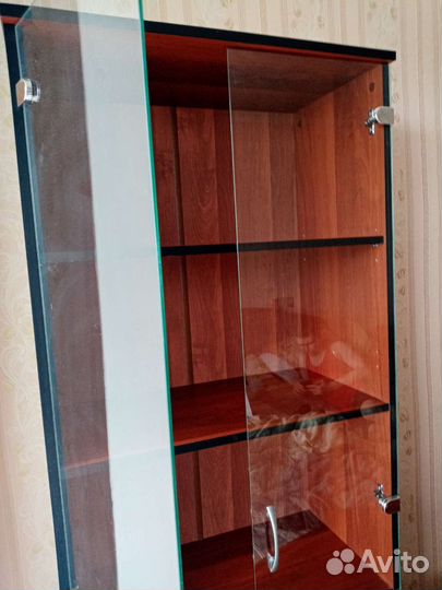 Книжный шкаф тёмный