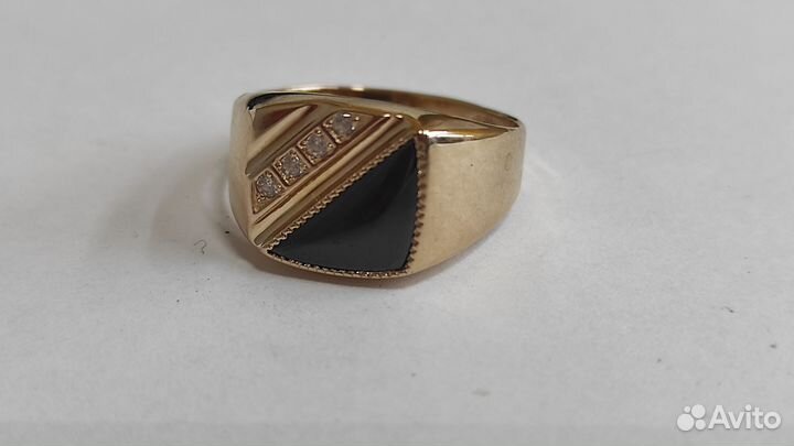 Мужское кольцо-печатка с ониксом из золота 585 про