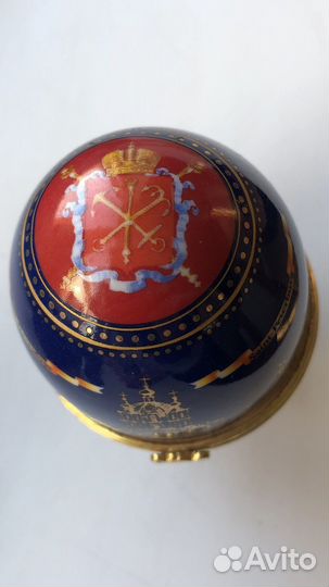 Сувенирное Яйцо Фаберже и кофейная чашка