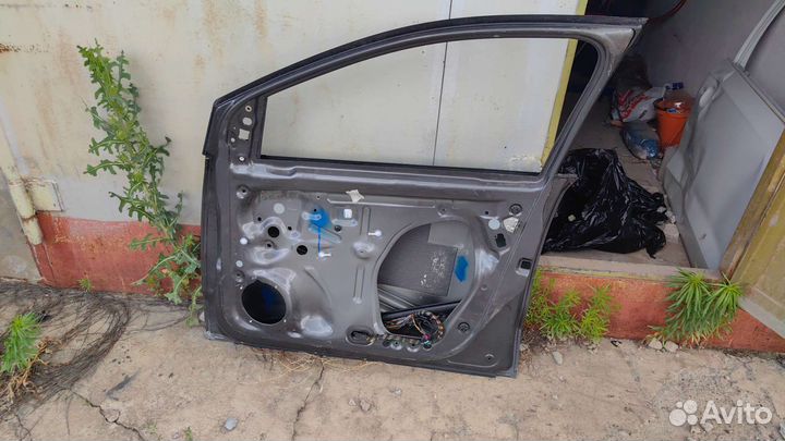 Дверь правая передняя VW polo hatchback 2013 г.в