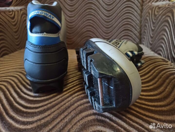 Лыжные ботинки