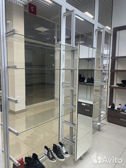 Стеллаж с полками для магазина