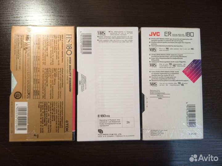 Видеокассеты VHS запечатаны