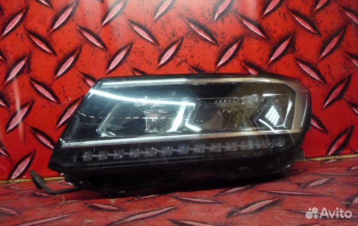 Фара левая VW Tiguan 2