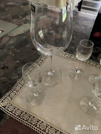 Рюмки на высокой ножке