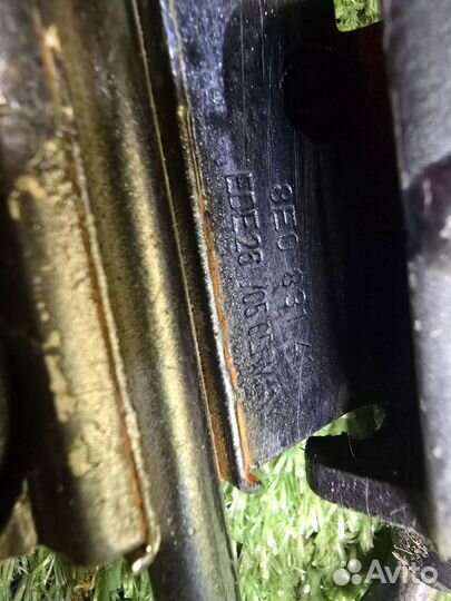 Петля передней левой двери нижняя Audi A4 B7