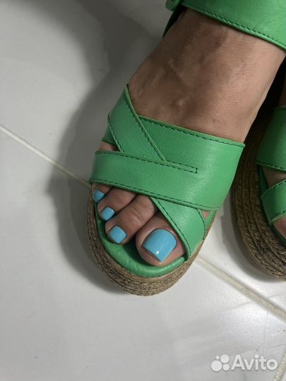 Маникюр педикюр