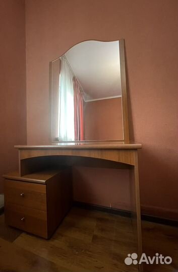 Туалетный столик бу