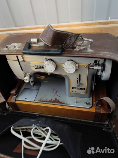 Швейная машина Чайка