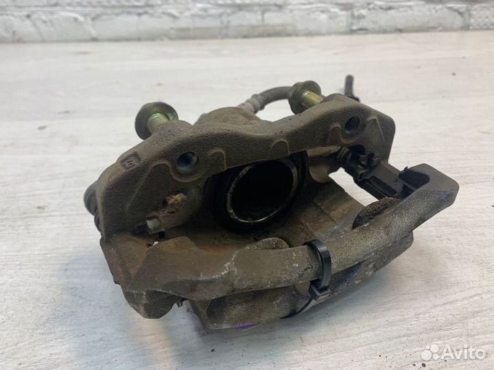 Суппорт тормозной передний правый Nissan Micra K12